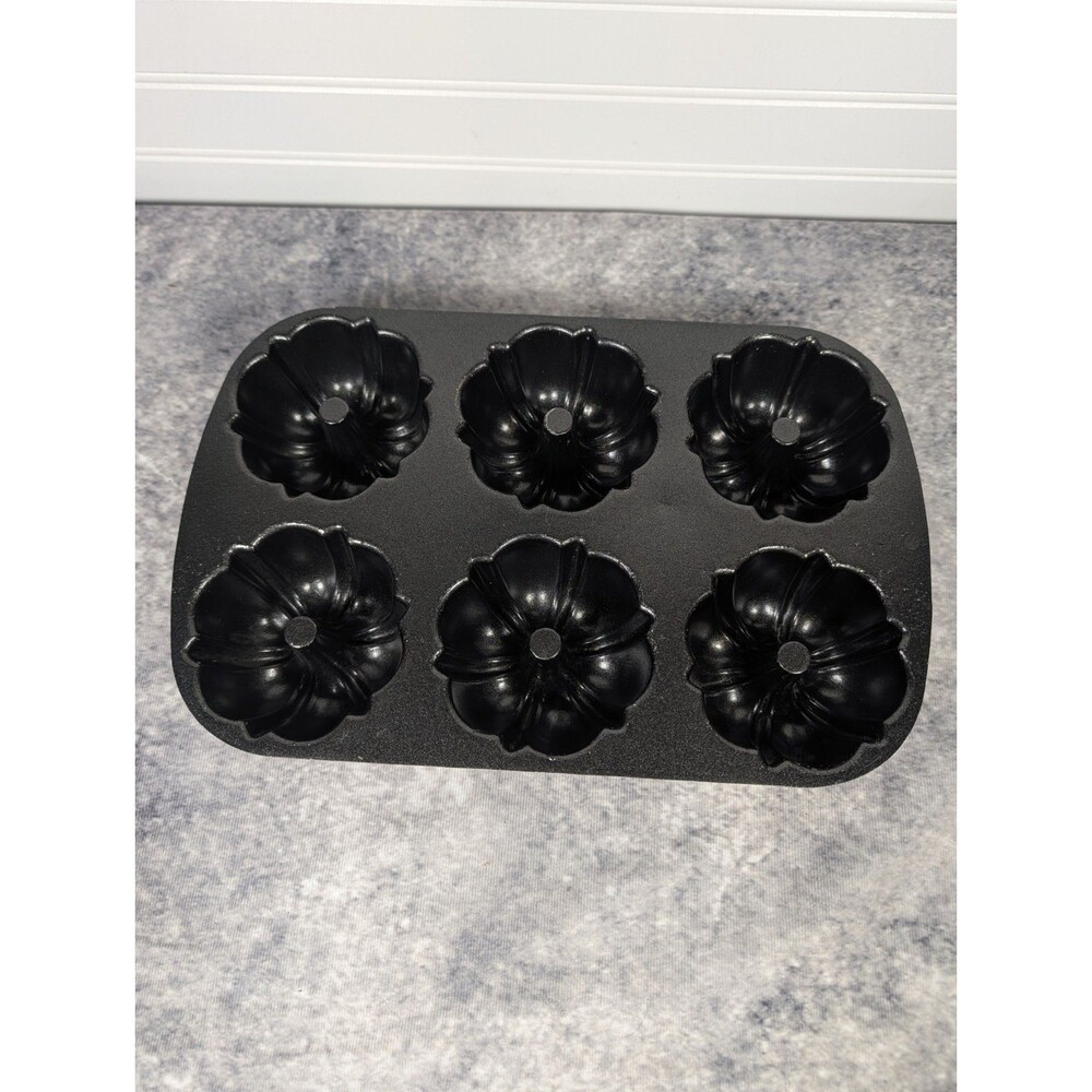 Nordic Ware Bundtlette 6 Muffin Mini Bundt Pan Made of Heavy Cast Aluminum USA